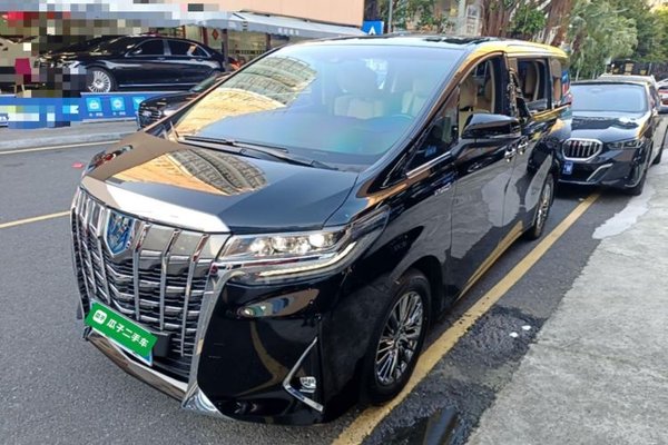 Toyota Alphard · 2021 год
