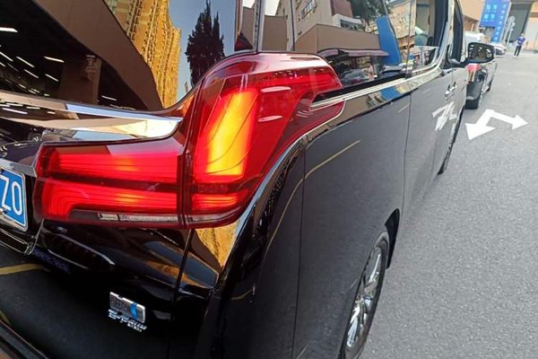Toyota Alphard 2021, 57500 км, за 92360 USD - фото 9