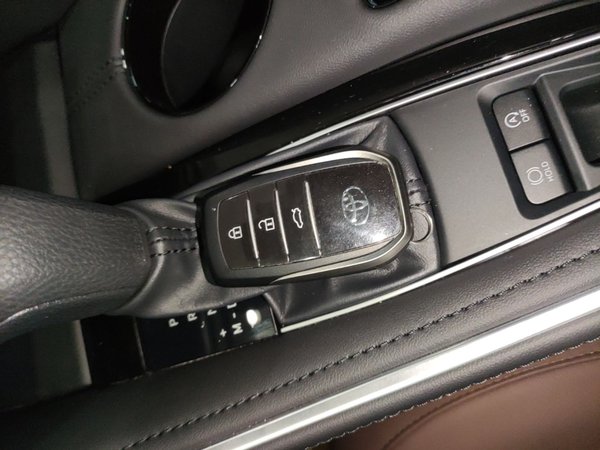 Toyota Avalon 2024, 4200 км, за 19607 USD - фото 12