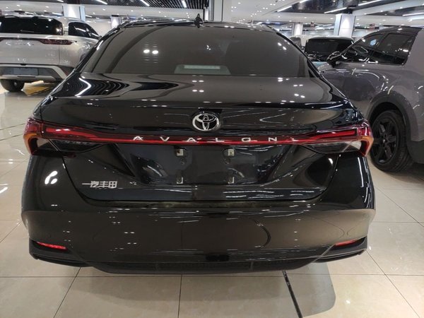 Toyota Avalon 2024, 4200 км, за 19607 USD