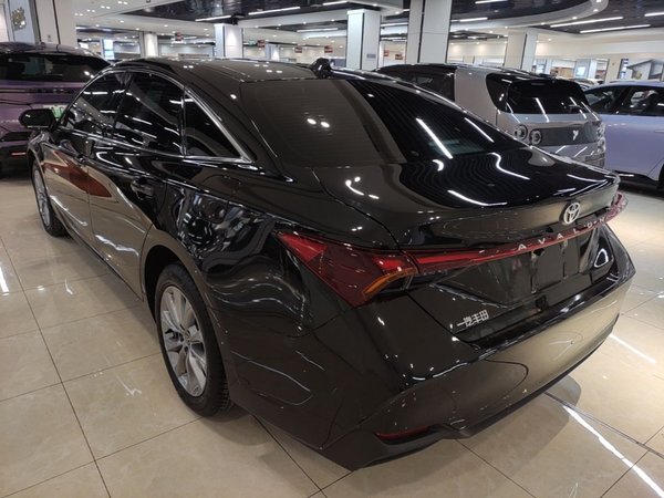 Toyota Avalon 2024, 4200 км, за 19607 USD