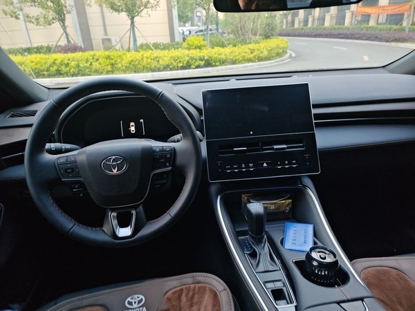Toyota Avalon 2024, 7800 км, за 24709 USD
