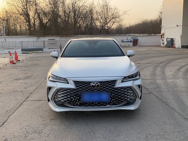 Toyota Avalon 2024 Dual-Engine 2.5L XLE Premium Edition, 2024 года
