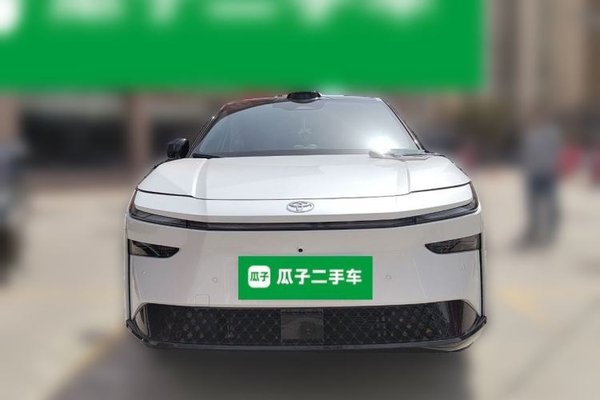 Toyota BZ 3X 2025, 5900 км, за 27406 USD