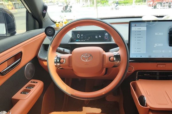 Toyota BZ 3X 2025, 5900 км, за 27406 USD - фото 7