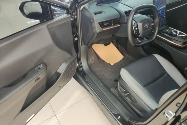 Toyota bZ3 2023, 20299 км, за 14094 USD - фото 19