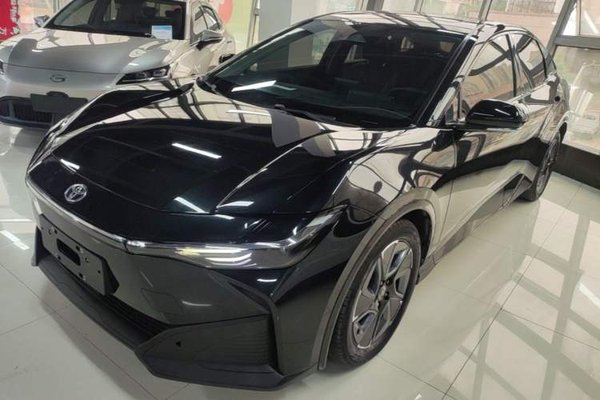 Toyota bZ3 · 2023 год