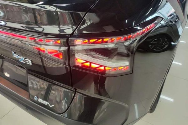 Toyota bZ3 2023, 20299 км, за 14094 USD - фото 7