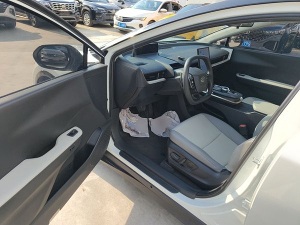 Toyota bZ3 2023, 48200 км, за 12514 USD - фото 19