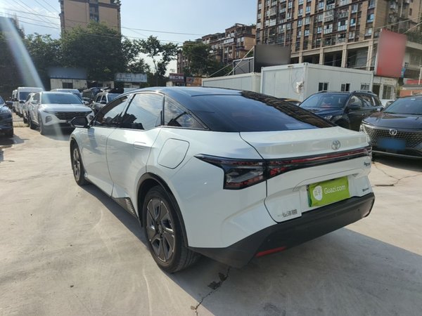 Toyota bZ3 2023, 48200 км, за 12514 USD