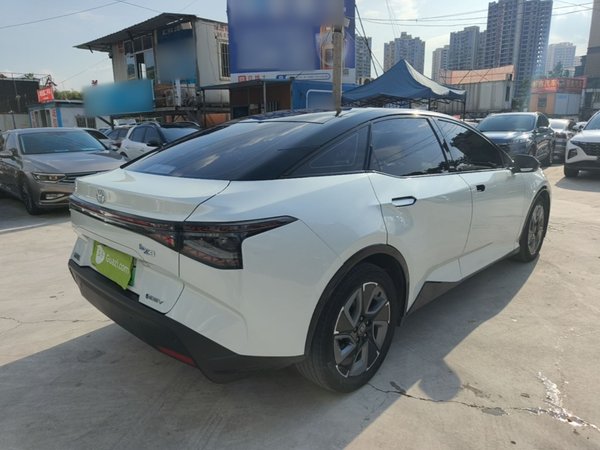 Toyota bZ3 2023, 48200 км, за 12514 USD - фото 6