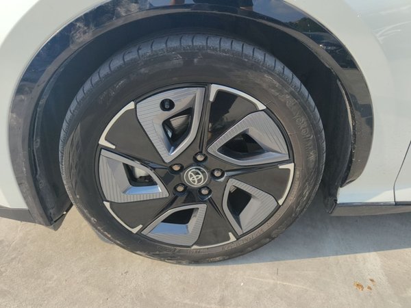 Toyota bZ3 2023, 48200 км, за 12514 USD - фото 8