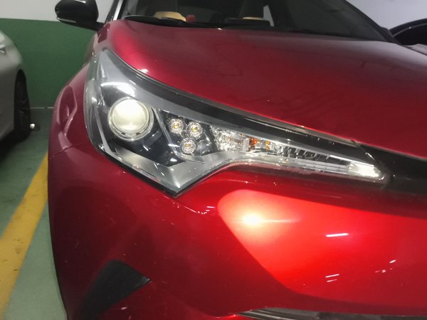 Toyota C-HR · 2018 год