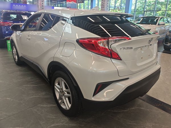 Toyota C-HR 2022, 13600 км, за 14211 USD