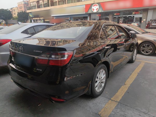 Toyota Camry · 2015 год