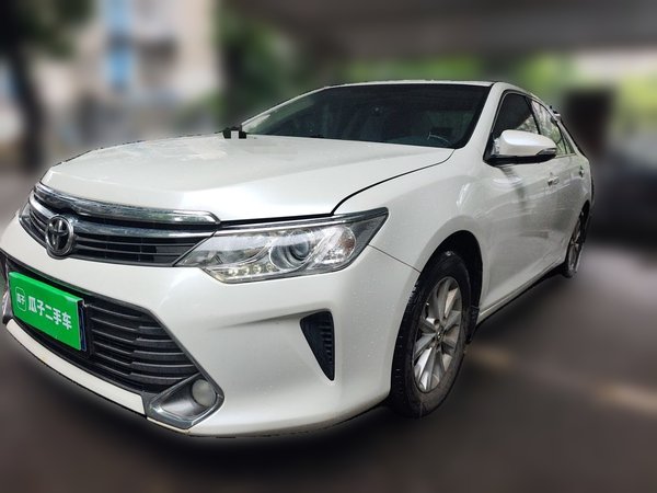 Toyota Camry · 2015 год