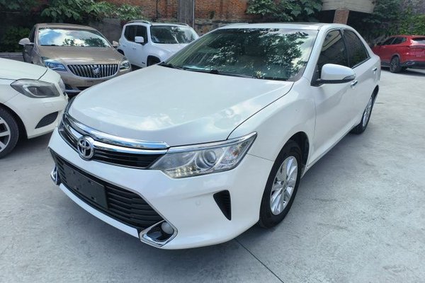 Toyota Camry · 2016 год