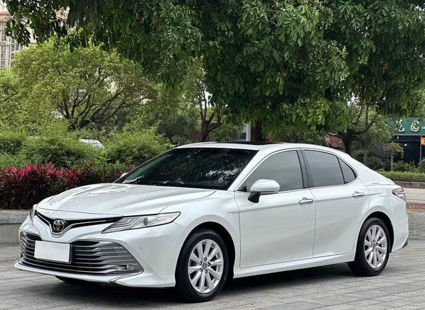 Toyota Camry · 2019 год