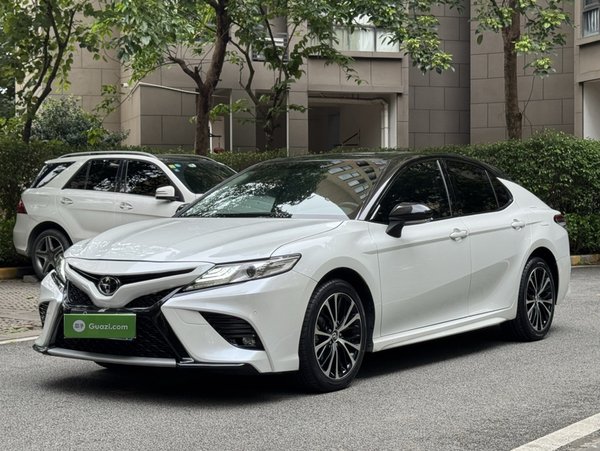 Toyota Camry · 2019 год