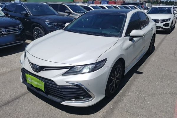 Toyota Camry · 2021 год