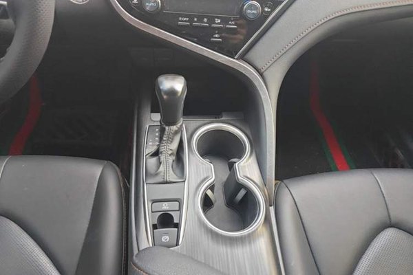 Toyota Camry 2023, за 18029 USD - фото 17
