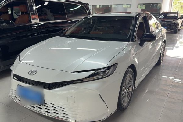 Toyota Camry · 2024 год