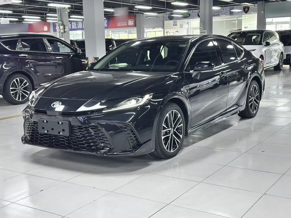 Toyota Camry · 2026 год