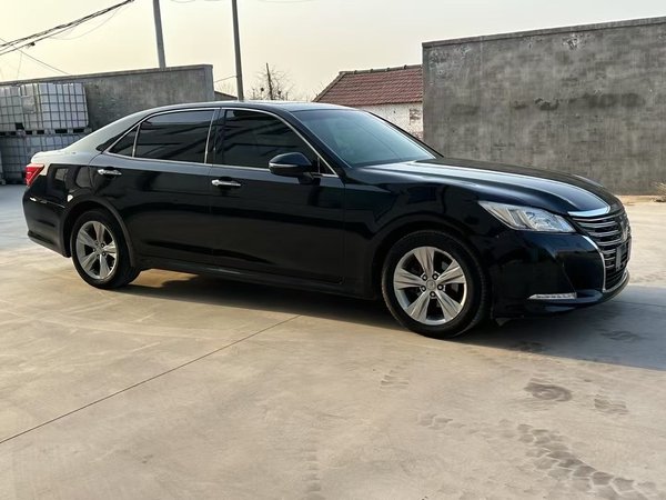 Toyota Crown 2015, 182100 км, за 13945 USD
