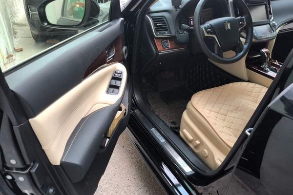 Toyota Crown 2015, 33900 км, за 19044 USD - фото 13