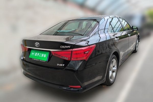 Toyota Crown 2015, 33900 км, за 19044 USD