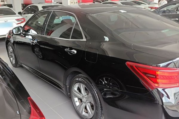 Toyota Crown 2015, 50200 км, за 20873 USD