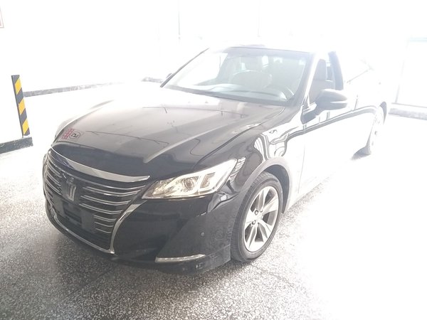 Toyota Crown · 2015 год