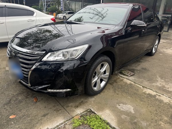 Toyota Crown · 2015 год