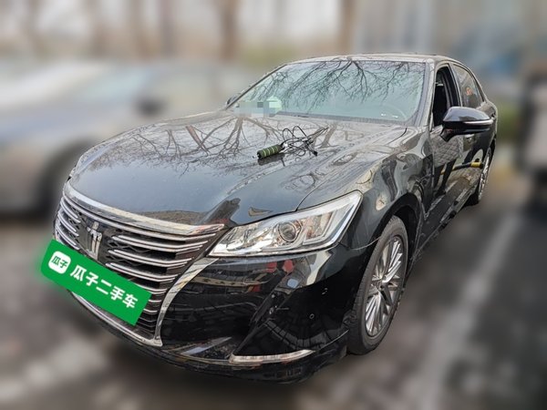 Toyota Crown · 2017 год