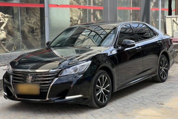 Toyota Crown · 2018 год
