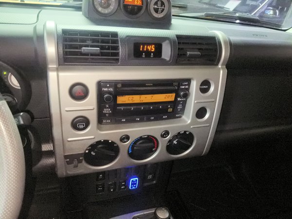 Toyota FJ Cruiser 2018, 98900 км, за 40099 USD - фото 12