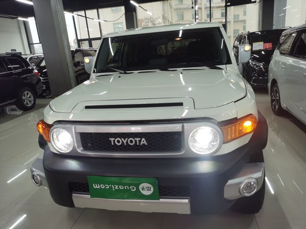 Toyota FJ Cruiser 2022 4.0L GX-R Dual Fuel JBL Middle East, 2022 года