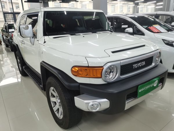 Toyota FJ Cruiser 2022 4.0L GX-R Dual Fuel JBL Middle East, 2022 года