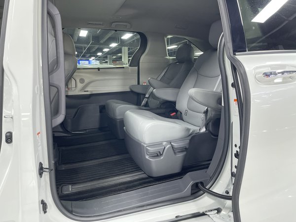Toyota Granvia 2024, 31900 км, за 34970 USD - фото 21