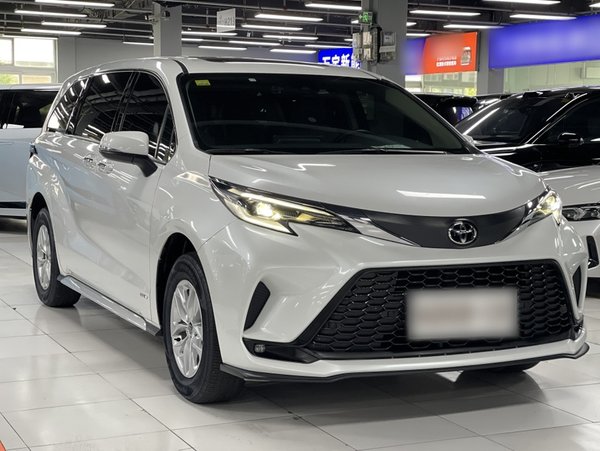 Toyota Granvia 2024, 31900 км, за 34970 USD