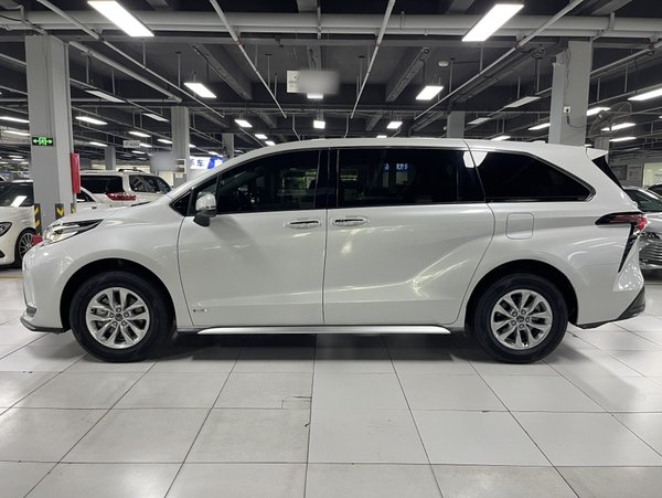 Toyota Granvia 2024, 31900 км, за 34970 USD