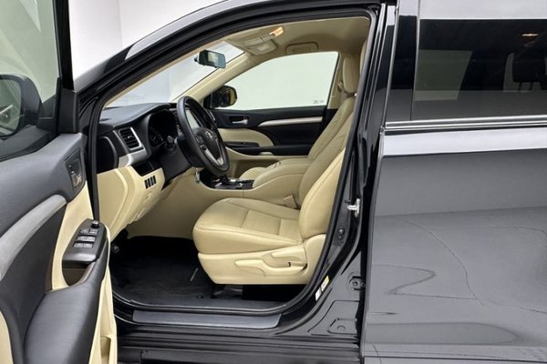 Toyota Highlander 2018, 68000 км, за 20159 USD - фото 10