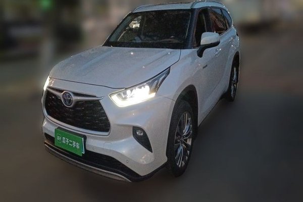 Toyota Highlander · 2022 год