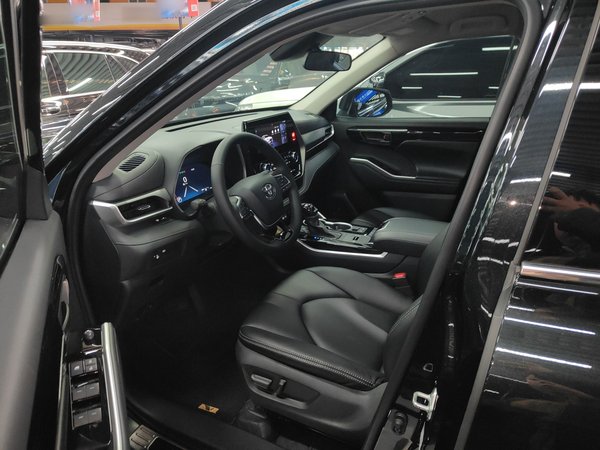 Toyota Highlander 2024, 25600 км, за 32511 USD - фото 19