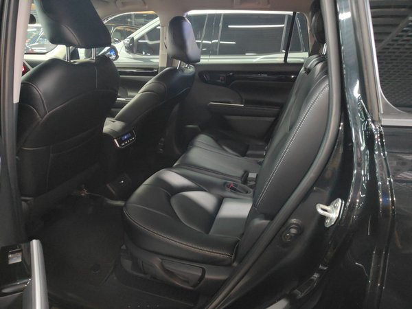 Toyota Highlander 2024, 25600 км, за 32511 USD - фото 13