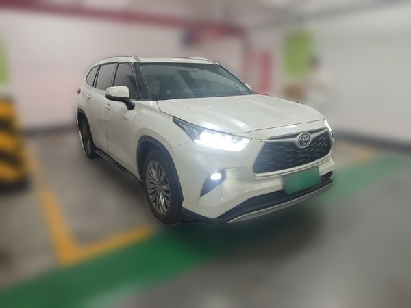 Toyota Highlander 2024, 11700 км, за 33494 USD
