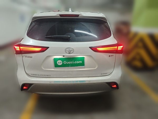 Toyota Highlander 2024, 11700 км, за 33494 USD