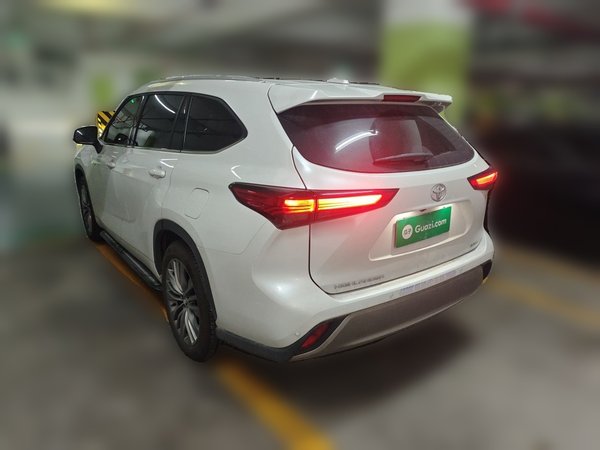 Toyota Highlander 2024, 11700 км, за 33494 USD