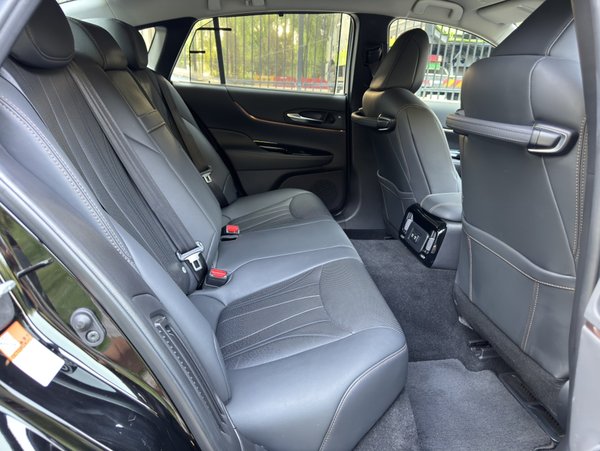 Toyota Mirai 2023, 9300 км, за 30450 USD