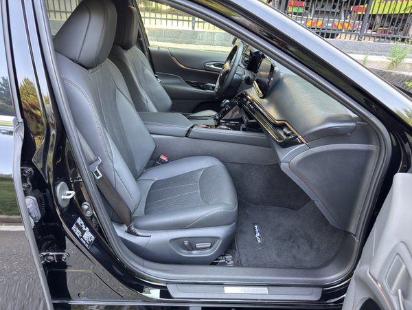 Toyota Mirai 2023, 9300 км, за 30450 USD